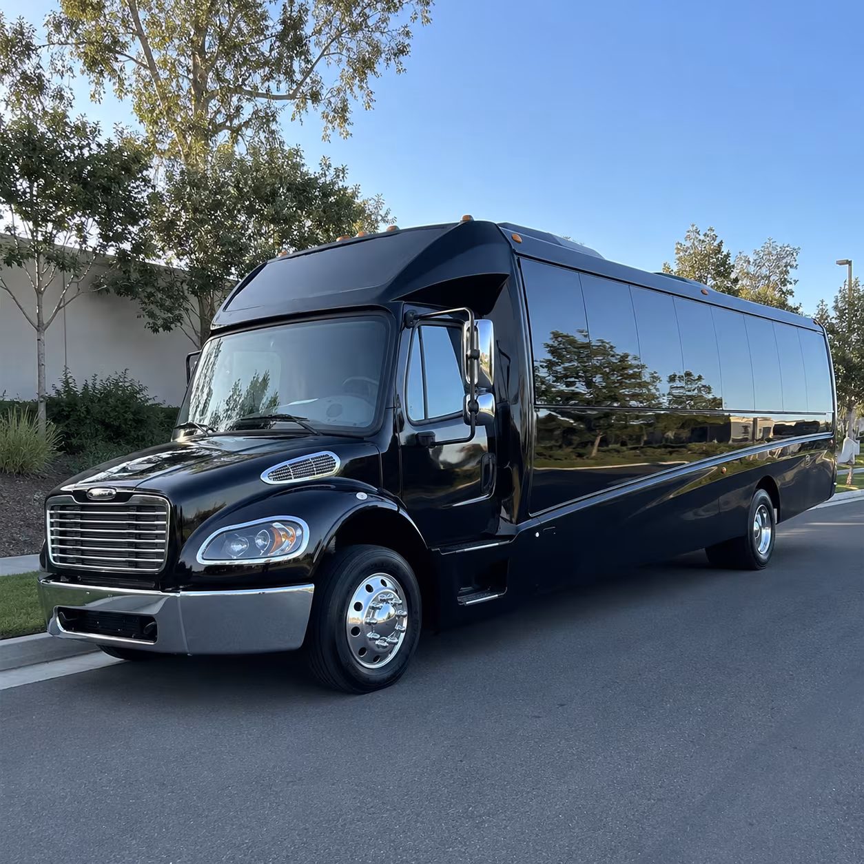 tustin 20 passenger minibus